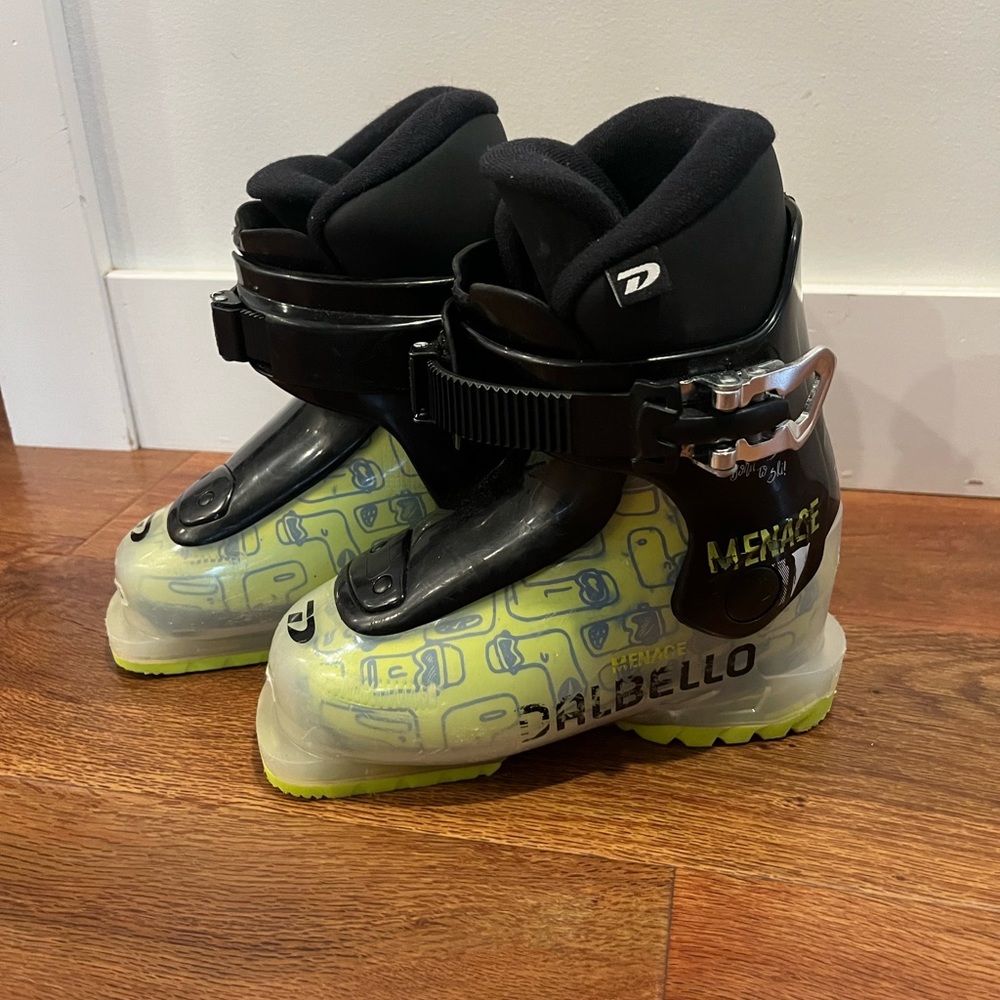 Dalbello kids ski boot